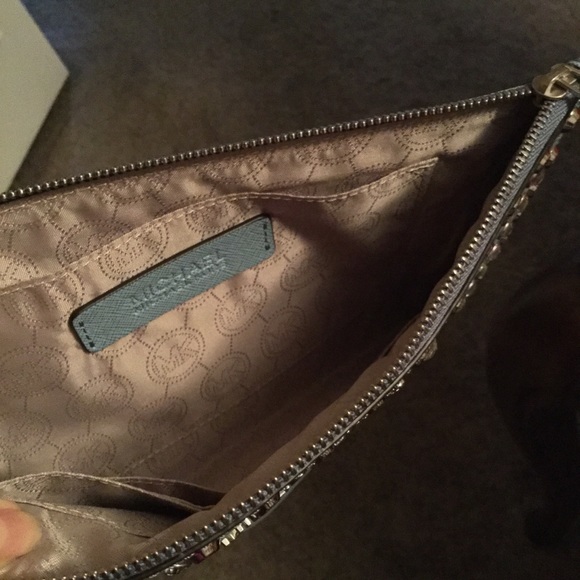 NWOT💙Saffiano Leather Michael Kors Clutch💙 - Picture 3 of 4